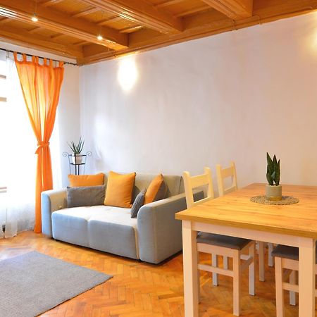 Charming Apartment - Heart Of Brasov Poarta Schei Exterior foto